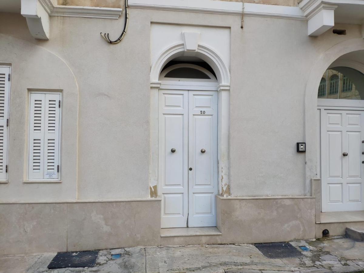 Bright And Central 2 Bedroom Apartment In سليمة المظهر الخارجي الصورة